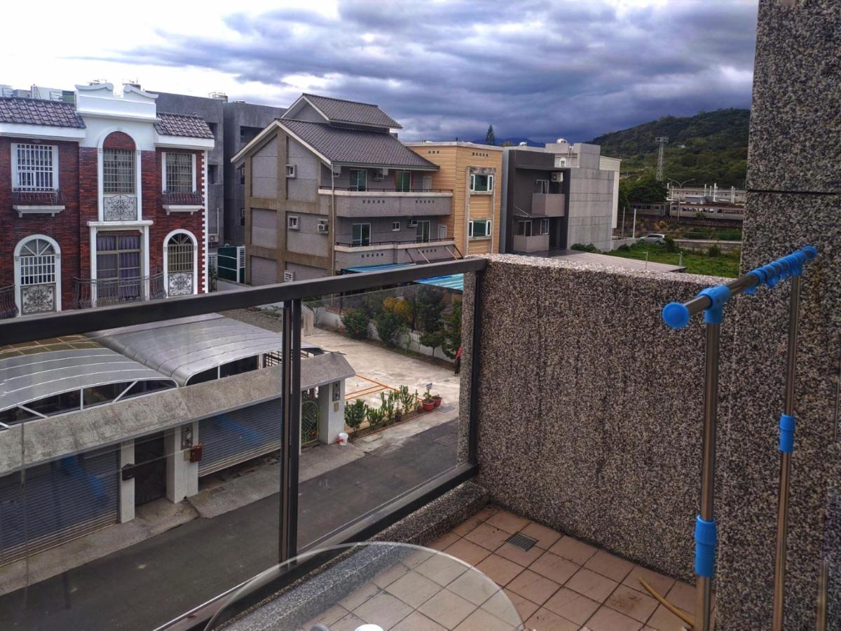 Railway Traveler B&B Taitung Exterior photo