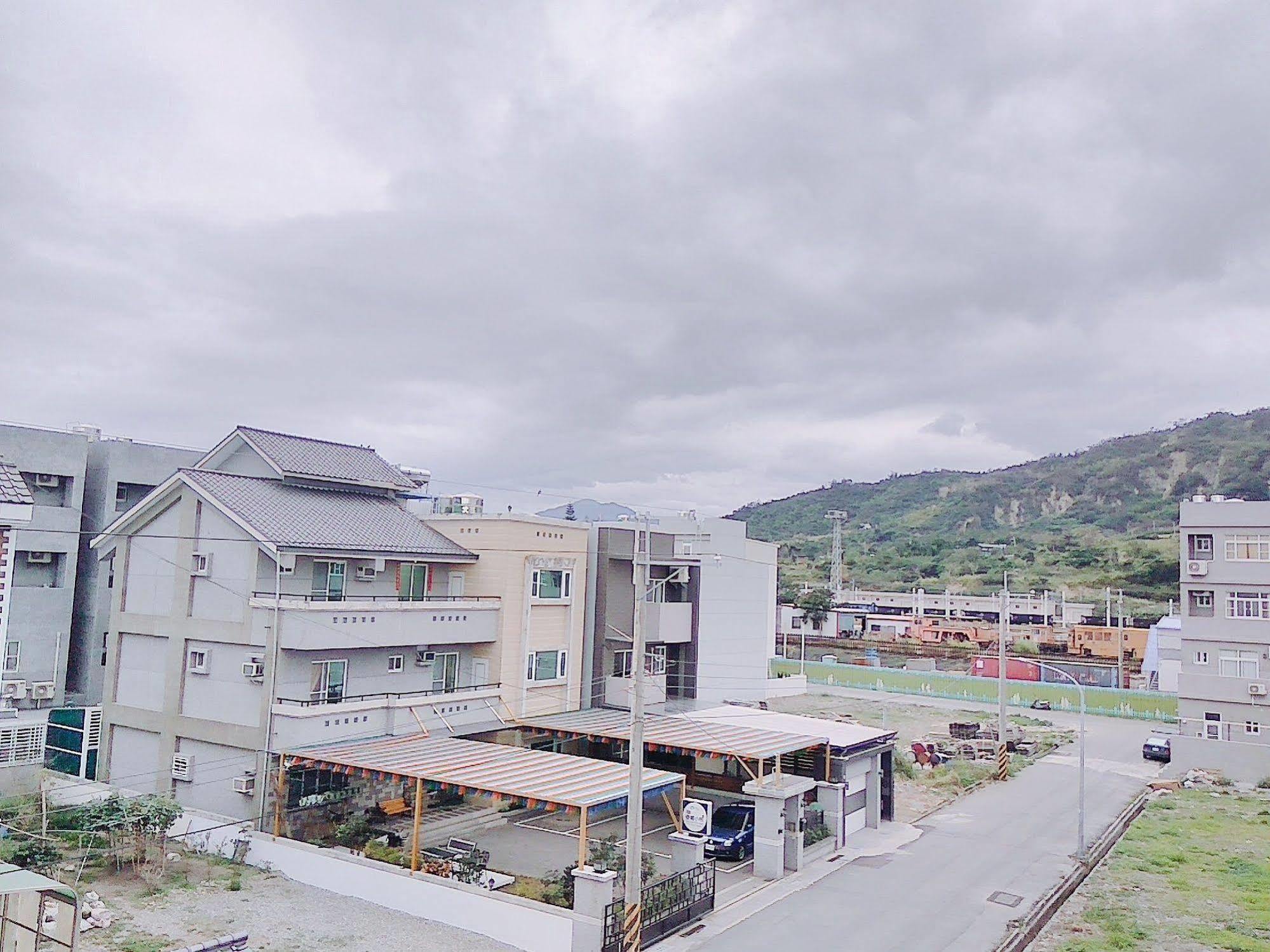 Railway Traveler B&B Taitung Exterior photo
